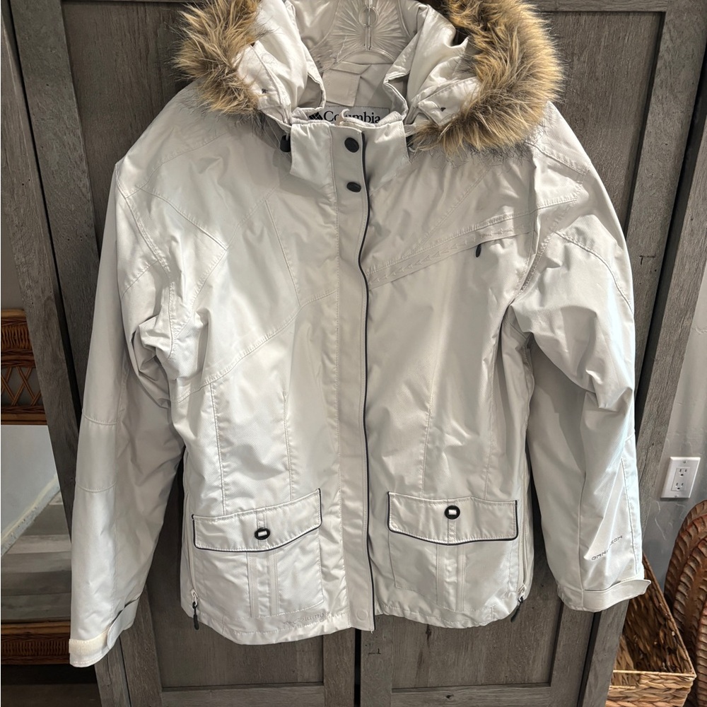 Columbia Women's White Jacket with Fur Hood